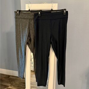 2 pairs of Women’s Old Navy weathered Gray and heathered navy Cloud+ leggings